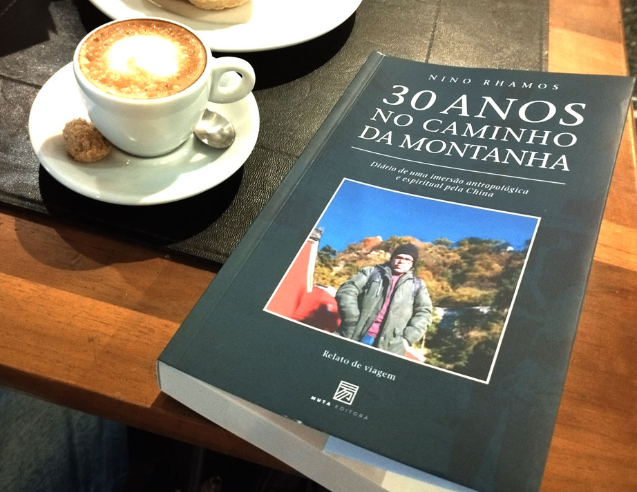 Capa: 30 anos no caminho e uma garrafa jogada ao mar